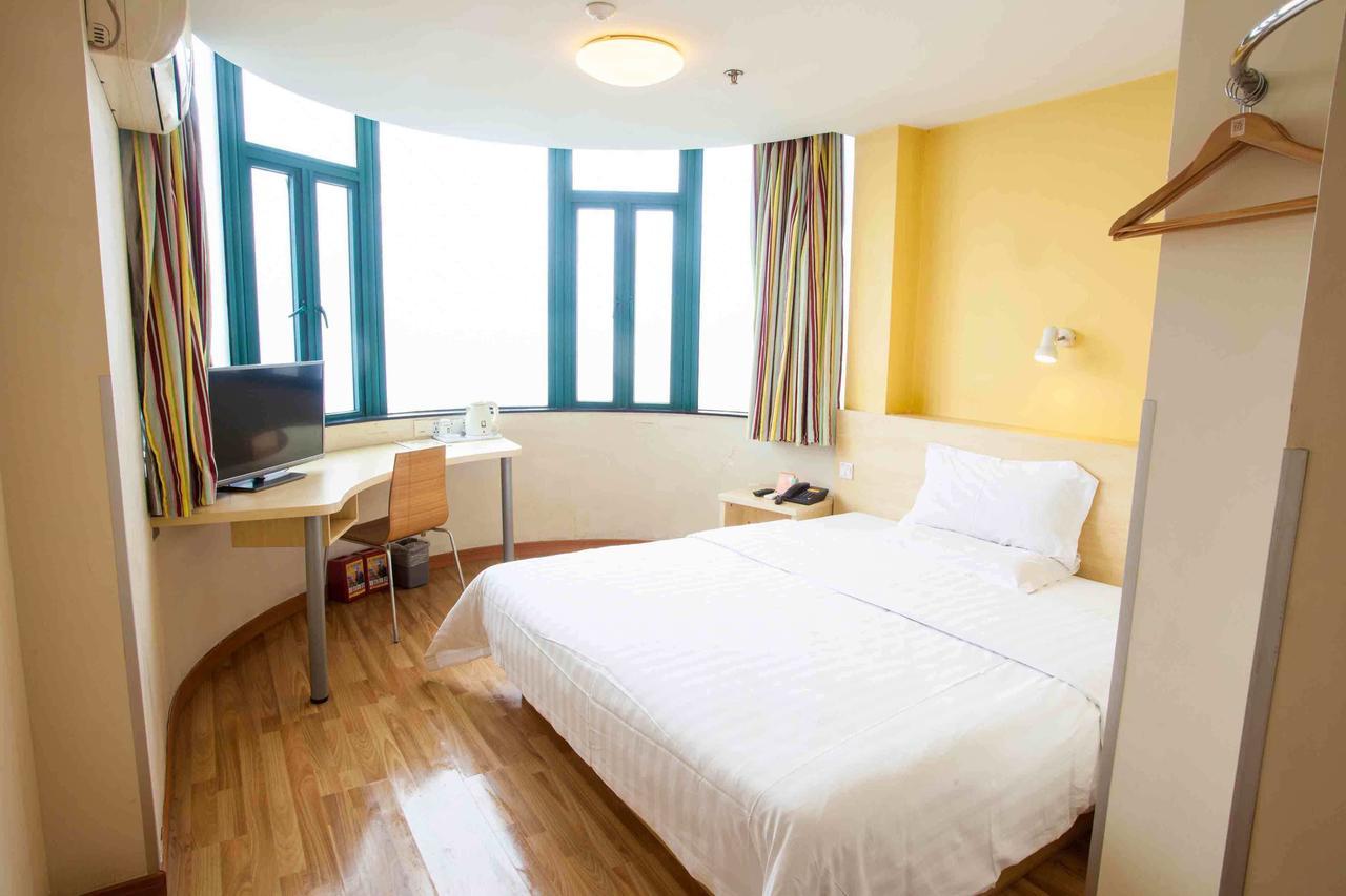 7Days Inn Zhongshan Li He Square Room photo