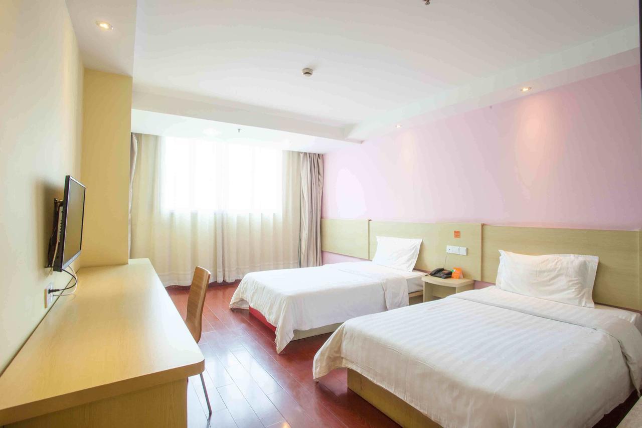 7Days Inn Zhongshan Li He Square Room photo
